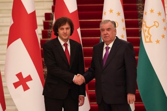 tajikeTis-respublikaSi-pirveli-maRali-donis-vizitis-farglebSi-Sevxvdi-maspinZeli-qveynis-prezidents-emomali-rahmons