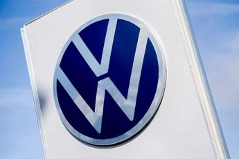 POLITICO-Volkswagen-i-finansuri-sirTuleebis-gamo-100-aTasamde-samuSao-adgilis-Semcirebas-gegmavs