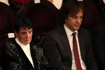 irakli-kobaxiZe-nona-gafrindaSvilis-85-wlis-iubilesadmi-miZRvnil-RonisZiebas-daeswro